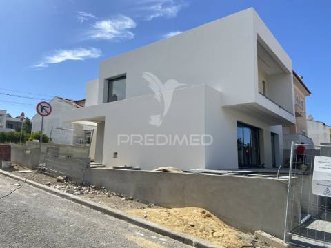 Moradia t4 geminada na carcereira