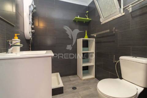 Moradia isolada térrea com aproveitamento de sótão e piscina  em sesimbra