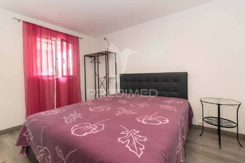 Moradia isolada térrea com aproveitamento de sótão e piscina  em sesimbra