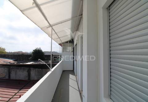 T3 com varandas em todas as divisões junto à areosa