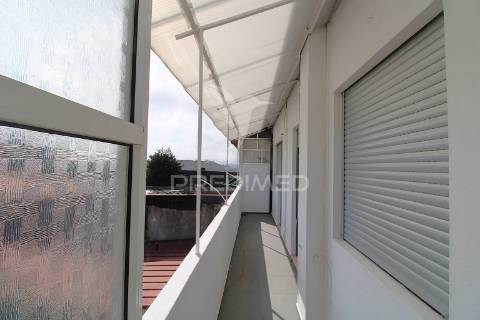 T3 com varandas em todas as divisões junto à areosa