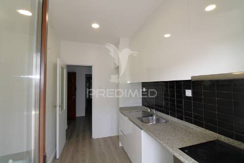 T3 com varandas em todas as divisões junto à areosa