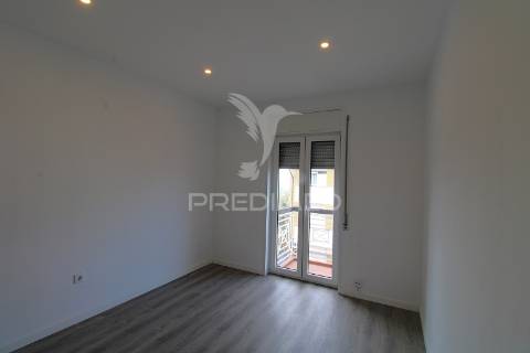 T3 com varandas em todas as divisões junto à areosa