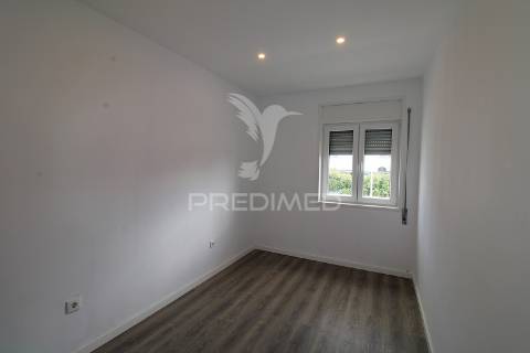 T3 com varandas em todas as divisões junto à areosa