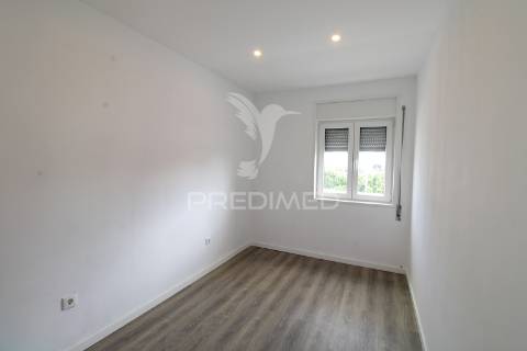 T3 com varandas em todas as divisões junto à areosa