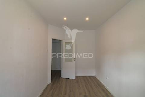 T3 com varandas em todas as divisões junto à areosa