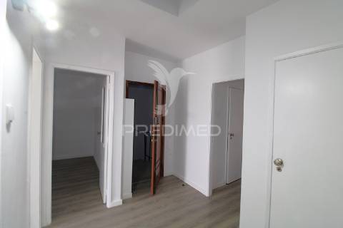 T3 com varandas em todas as divisões junto à areosa