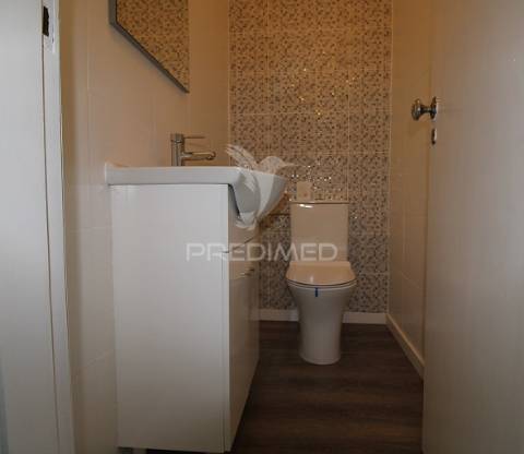 T3 com varandas em todas as divisões junto à areosa