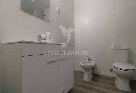 T3 com varandas em todas as divisões junto à areosa