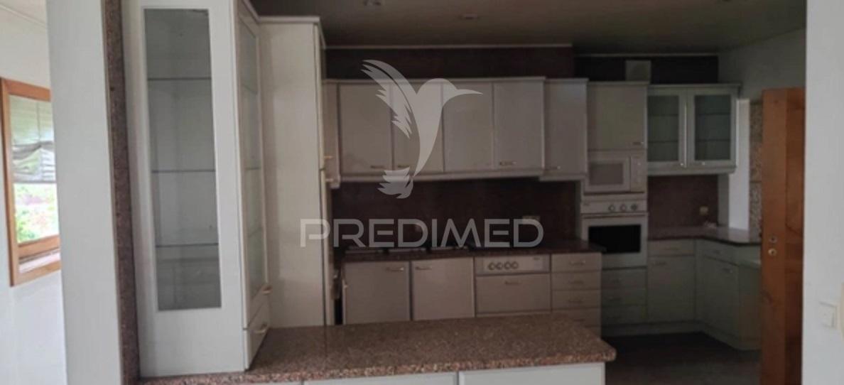 Moradia isolada > v4 com piscina  zona premium de azurém – guimarães