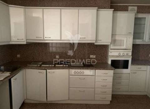 Moradia isolada > v4 com piscina  zona premium de azurém – guimarães