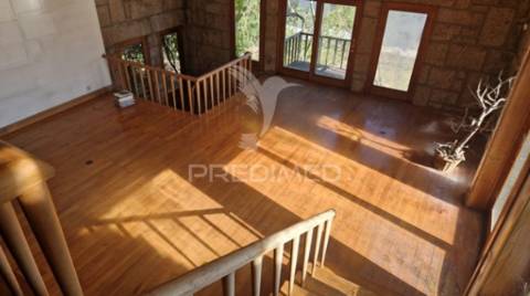 Moradia isolada > v4 com piscina  zona premium de azurém – guimarães