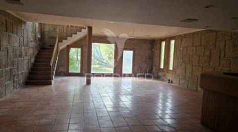 Moradia isolada > v4 com piscina  zona premium de azurém – guimarães