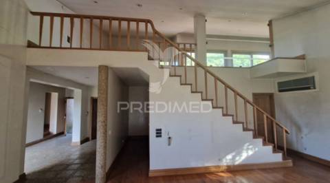 Moradia isolada > v4 com piscina  zona premium de azurém – guimarães