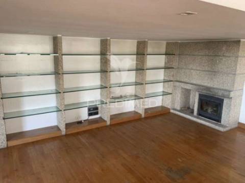 Moradia isolada > v4 com piscina  zona premium de azurém – guimarães