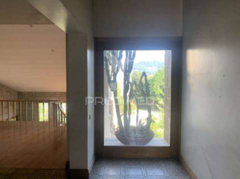 Moradia isolada > v4 com piscina  zona premium de azurém – guimarães