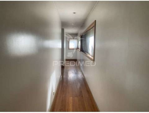 Moradia isolada > v4 com piscina  zona premium de azurém – guimarães