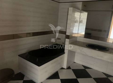 Moradia isolada > v4 com piscina  zona premium de azurém – guimarães