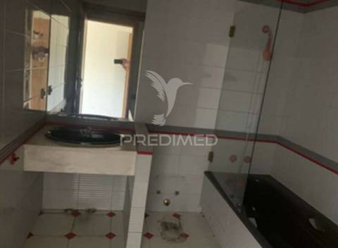 Moradia isolada > v4 com piscina  zona premium de azurém – guimarães