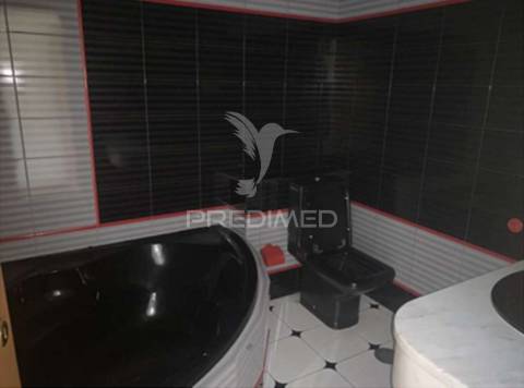 Moradia isolada > v4 com piscina  zona premium de azurém – guimarães