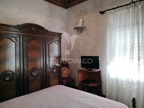 Moradia t3 com cave, quintal e excelente potencial em minde