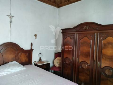 Moradia t3 com cave, quintal e excelente potencial em minde