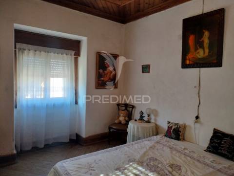 Moradia t3 com cave, quintal e excelente potencial em minde