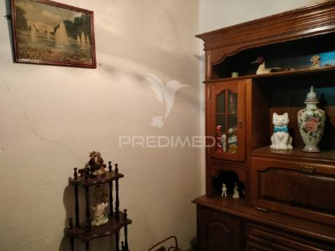 Moradia t3 com cave, quintal e excelente potencial em minde