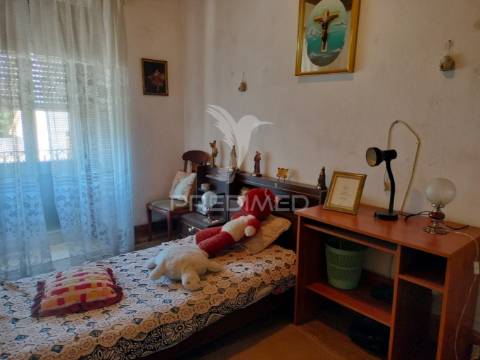 Moradia t3 com cave, quintal e excelente potencial em minde