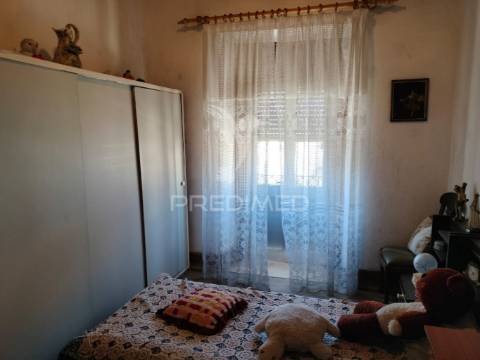 Moradia t3 com cave, quintal e excelente potencial em minde