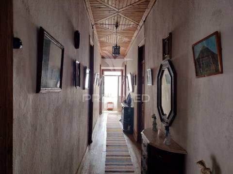 Moradia t3 com cave, quintal e excelente potencial em minde