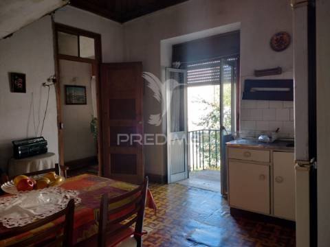 Moradia t3 com cave, quintal e excelente potencial em minde