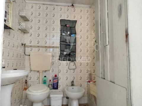 Moradia t3 com cave, quintal e excelente potencial em minde