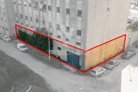 Armazéns para venda – lago, amares (610 m²)