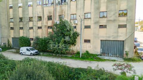 Armazéns para venda – lago, amares (610 m²)