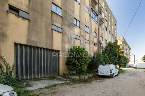 Armazéns para venda – lago, amares (610 m²)