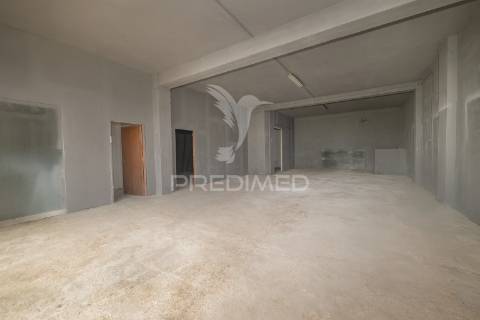 Armazéns para venda – lago, amares (610 m²)