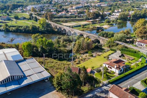 Armazéns para venda – lago, amares (610 m²)