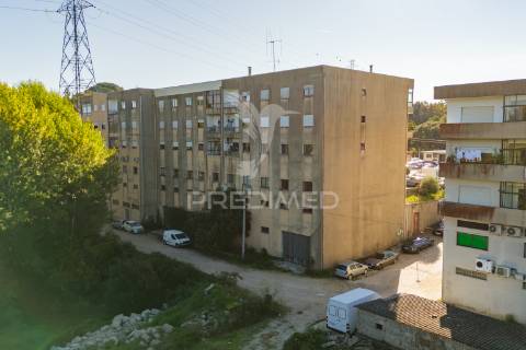 Armazéns para venda – lago, amares (610 m²)