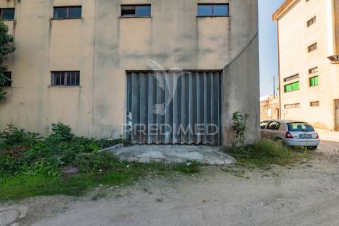Armazém para venda – lago, amares (241 m²)