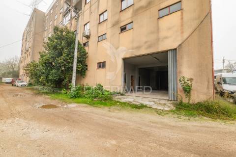 Armazém para venda – lago, amares (241 m²)