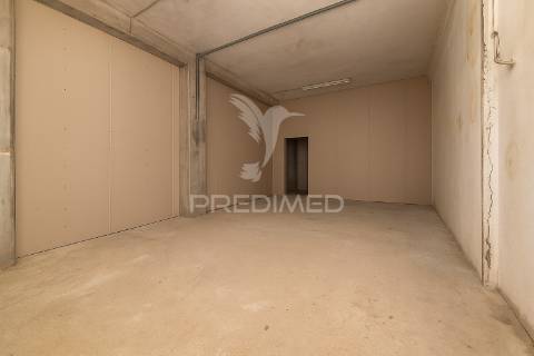 Armazém para venda – lago, amares (241 m²)