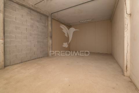 Armazém para venda – lago, amares (241 m²)