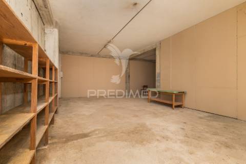 Armazém para venda – lago, amares (241 m²)