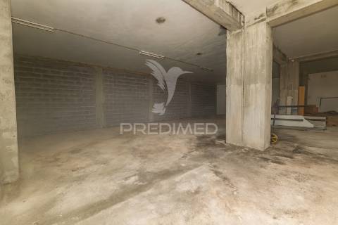 Armazéns para venda – lago, amares (369 m²)