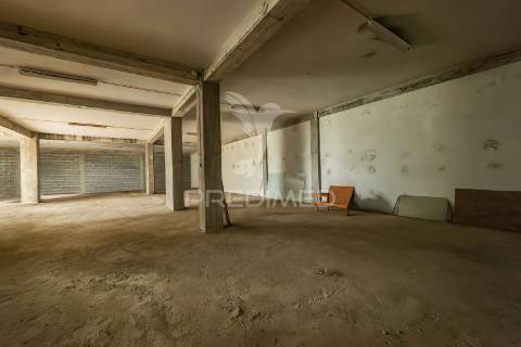 Armazéns para venda – lago, amares (369 m²)