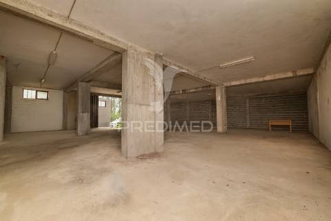 Armazéns para venda – lago, amares (369 m²)