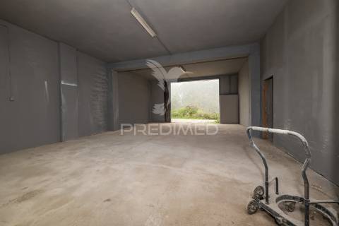 Armazéns para venda – lago, amares (369 m²)
