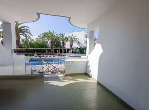 Apartamento t0 com terraço e vista piscina – luna club oceano, albufeira