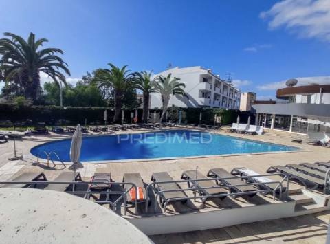 Apartamento t0 com terraço e vista piscina – luna club oceano, albufeira
